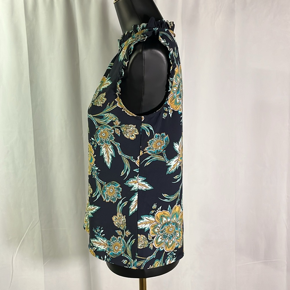 ๐ 6 for $35 โข J. Crew Factory Navy Multicolor Floral Sleeveless Ruffled Blouse - Picture 2 of 16